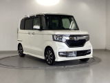 狭い駐車場でも、スライドドアならチャイルドシートへのお子さまの乗降や荷物の積載もスムーズ。とても便利な【助手席側。電動スライドドア】ドアハンドを少し引くだけでリアドアが自動開閉します。