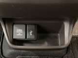 【USBポート】USBポートも装備されています♪スマートフォンのオーディオに連携も可能です。今や欠かせない装備の一つです!