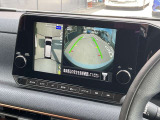 アラウンドビューモニターは、まるで上空から見たような映像で駐車をサポート!苦手な駐車も心強いですね!