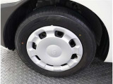 タイヤの溝もしっかりありますので、乗り出しで余計な費用が掛かることもありませんね。
