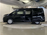 両側パワースライドドア付きだから、狭い駐車スペースなどでの 乗り降りラクラク!小さなお子さまのいるご家庭には嬉しい装備。