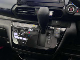 操作が簡単なシフトレバーですのでストレスなく運転が出来ますよ!