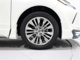 タイヤサイズは(225/55R19)で純正アルミホイールです。