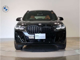 【キドニーグリル】BMWは約90年もの間、ほぼ全ての車両にひと目でBMWだと分かるこの特徴的なフロントグリルが備えられ、デザイン・アイコンとして親しまれてきました。