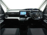 ◆視界広々で非常に運転しやすくロングドライブでも疲れを感じさせないすっきりとまとまったインパネ周りです。