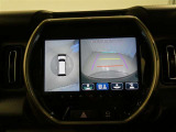 パノラミックビューモニター付きです。車両を上から見たような映像をディスプレイオーディオ画面に表示。運転席からの目視だけでは見にくい、車両周辺の状況をリアルタイムでしっかり確認できます。