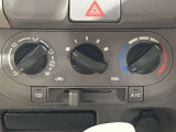 【マニュアルエアコン】ダイヤルまわして簡単に温度調整が可能!車内も快適★