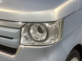 LEDヘッドライトは、点灯の瞬間から最大光量を発揮し、突然暗くなるトンネルなどでの安定感を高めます。