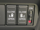 【両側パワースライドドア】スマートキーや運転席のスイッチで後席両側スライドドアの開閉が可能♪電動だから力を入れてドアを開ける必要が無く、小さなお子様でも簡単に開け閉めでき快適です♪
