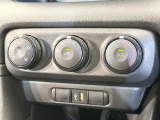 寒い冬も暑い夏も全席に快適な空調を届けてくれる、ダイヤル式エアコンを装備♪