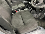 痛みの出やすい運転席シートの角、フロアマット、座面、ともに良好です
