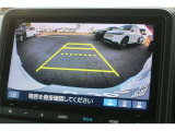 リアには左右スライドドアを採用。狭い駐車場でも開閉しやすく、強風の日でもドアが煽られにくくなっております。小さなお子さまやご年配の方も安心して乗り降りできます。
