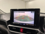 初めての場所でも安心して運転できますね。画面も見やすく、操作も簡単です。さらに、バックカメラも搭載されており、快適なドライブが可能ですね