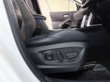 パワーシート搭載。微妙な調整が手軽にでき、ピッタリなポジションで運転することが可能です。