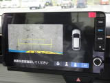 ★3画面バックカメラ装備★「R」の位置にすると、自動的に後方の様子をカラー画像(車幅/距離/予想進路線表示機能付)で表示。バックの際の安心感を高めます★