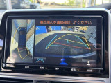 パノラミックビューモニターを搭載しており、狭い駐車スペースでも安心です。