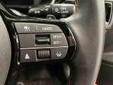 【アダプティブクルーズコントロール】 走行中に先行車の様子を検知しながら、設定した速度の範囲内で先行車との距離のキープを支援!疲れにくく、長距離運転中の渋滞なども快適に運転できます。