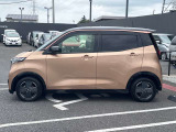当店は照明・屋根付きスペースございますので雨天時も安心して現車確認が可能です。