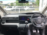 フロントガラスが大きく、ワイドな視界で運転もしやすくなるように、設計されています。