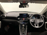 シンプルながら機能性あふれる運転席廻りです。視界性もよく、運転しやすいですよ。