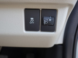 【USBジャック】ドライブの時間を、スマートフォンの充電時間に。運転席からも助手席からも使いやすい位置に、急速充電対応タイプのUSBジャックを2個設けています。