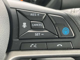 「プロパイロット」は、高速道路等の自動車専用道路の単一車線での運転支援技術です。アクセル、ブレーキ、ステアリングをクルマがアシスト。ドライバーの負担を軽減します。