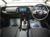 運転にかかわる様々な操作を安全に行えるように視点移動が少なく、操作性に配慮されたスイッチ類が凝縮されたコクピットです。