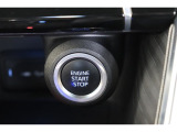 鍵を取り出す手間がなく施錠開錠・エンジン始動が出来る便利なスマートキー。荷物を持っている時や雨の日には特に嬉しい機能です。