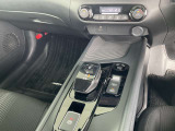 駐車ブレーキは電動式です。オートホールド機能付きで便利ですね