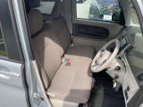運転席も広々でゆったり気分で運転できます♪後席もしっかりとスペースを確保しているのでゆったりとご乗車できます♪