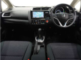 ◆視界広々で非常に運転しやすくロングドライブでも疲れを感じさせないすっきりとまとまったインパネ周りです。