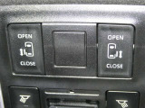 両側パワースライドドア付きだから、狭い駐車スペースなどでの 乗り降りラクラク!小さなお子さまのいるご家庭には嬉しい装備。