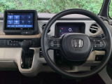 運転席周辺のスマートなレイアウトが、操作のしやすさを実現。快適なドライブをサポートします。手元で操作ができる、電子制御パーキングブレーキ。