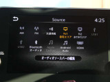 一枚岩のようなデザインのメーカーオプションナビは9インチの大画面に加えて、Bluetooth接続・HDMI端子・Apple CarPlayワイヤレス接続・スマホのワイヤレス充電など多数の機能が満載です!!