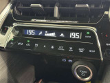 左右独立温度コントロールフルオートエアコンです。運転席、助手席それぞれで独立して温度設定ができます。冷え性の方が乗っても安心ですね♪