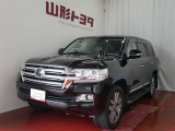 人気SUV ランドクルーザー200です!迫力ある外観は壮観の一言。その走破性は雪道もなんのその。充実した装備で日々の運転が快適です。
