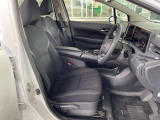 運転のしやすさや、乗り降りにも配慮した運転席