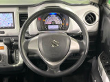 インテリアに合わせたデザインのステアリングは、運転される方のことも考え、運転しやすい形状、大きさです。是非一度、実際に触ってお確かめください。