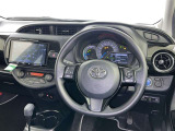 運転席まわりです。 各操作スイッチは使いやすい位置に配置されてます。
