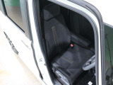 程よい硬さとホールド性が高いシートで長時間運転も快適です。