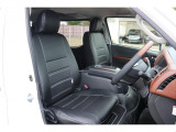 FLEXオリジナルシートカバーも付いて居ますので運転席回りの雰囲気がとてもカッコ良いです!!