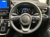 インテリアに合わせたデザインのステアリングは、運転される方のことも考え、運転しやすい形状、大きさです。是非一度、実際に触ってお確かめください。