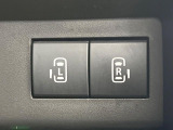 【両側パワースライドドア】スマートキーや運転席のスイッチで後席両側スライドドアの開閉が可能♪電動だから力を入れてドアを開ける必要が無く、小さなお子様でも簡単に開け閉めでき快適です♪