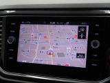 タッチスクリーンを採用。従来のナビゲーションシステムの域を超える、車両を総合的に管理するインフォテイメントシステムです。