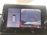 アラウンドビューモニター装備してますので、車両周りも確認出来るから安心ですね。
