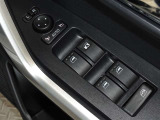 電動格納式ドアミラー・パワーウインドウを装備しています。