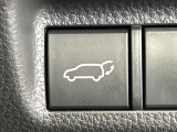 【パワーバックドア】スマートキーや運転席のボタンを押すだけでリアゲートが自動で開閉します!荷物を持っている時や、高い位置にあるバックドアを閉める際に便利な機能です♪