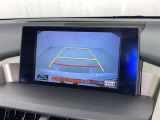 バックモニター付なので後退時に後方が見えるので安心。 車は構造上、死角がたくさんなので万が一を考えると必須ですね。 あくまで補助の為の装備、バックは目視で確認する事が重要ですよ。