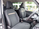 体を包み込んでくれるクッション性の高い運転席♪長距離お乗りいただいても快適にお乗りいただけます♪