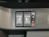 リアドアは乗り降りに便利な両側電動スライドドアです。また運転席に座っていながらスイッチ操作で自在にスライドドアを開け閉めできます。